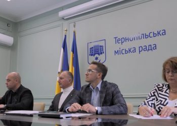 Карантинні обмеження у транспорті та магазинах відновили в Тернополі