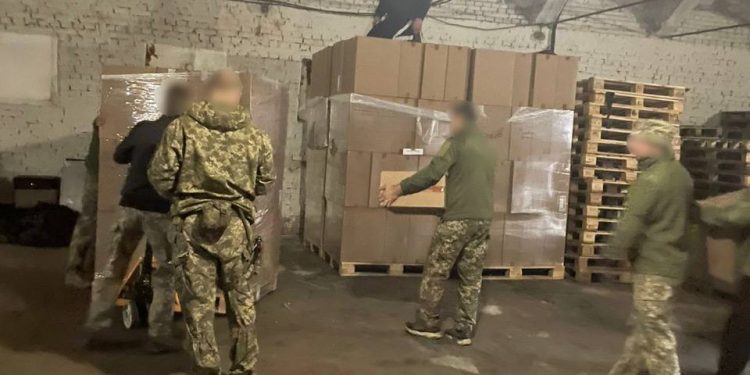 Воїнам ЗСУ доправили цигарки на суму 130 млн грн