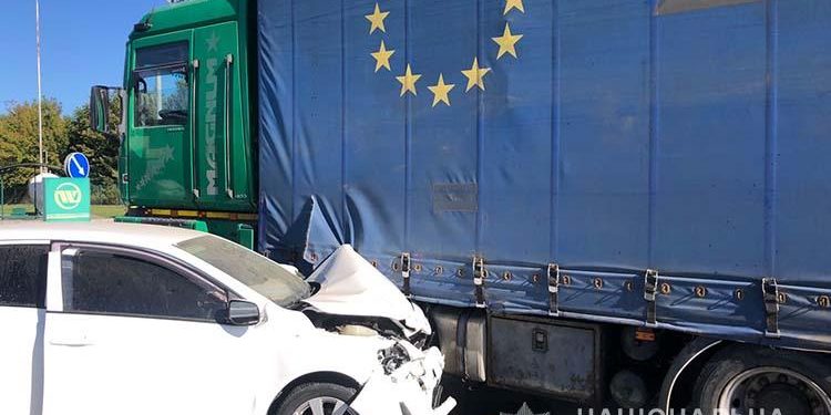 Четверо людей травмувалися в аварії на виїзді з Тернополя