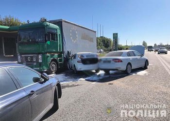 Четверо людей травмувалися в аварії на виїзді з Тернополя