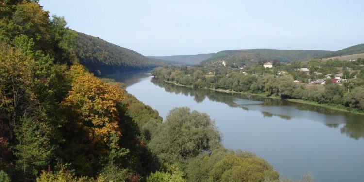 Надзвичайники попередили про підйом води у Дністрі