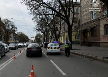 Через аварію ускладнений рух у центрі Тернополя