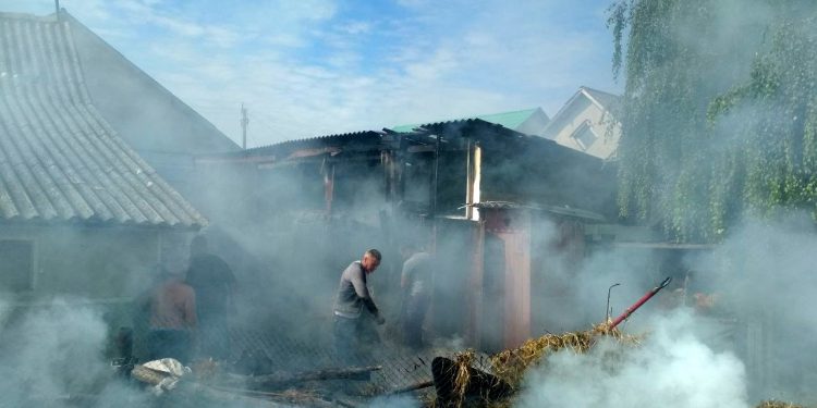 100 тюків соломи згоріли у Скалатській громаді