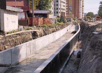 Продовжують облаштовувати колектор на вулиці Галицькій у Тернополі