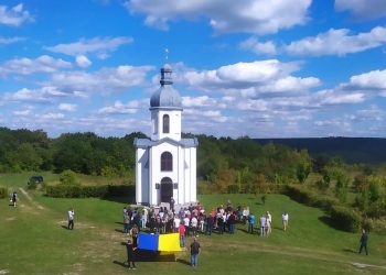 Панахиду за полеглими в боях за волю України відправили на горі Лисоня