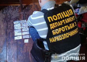 Майже рік наркомани зі стажем дурили лікарів на Тернопільщині