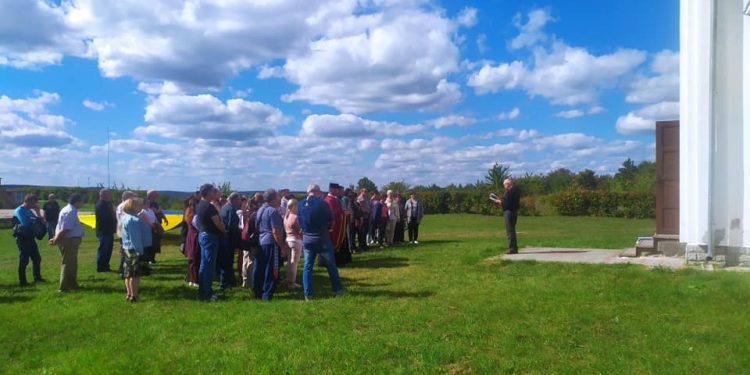 Панахиду за полеглими в боях за волю України відправили на горі Лисоня