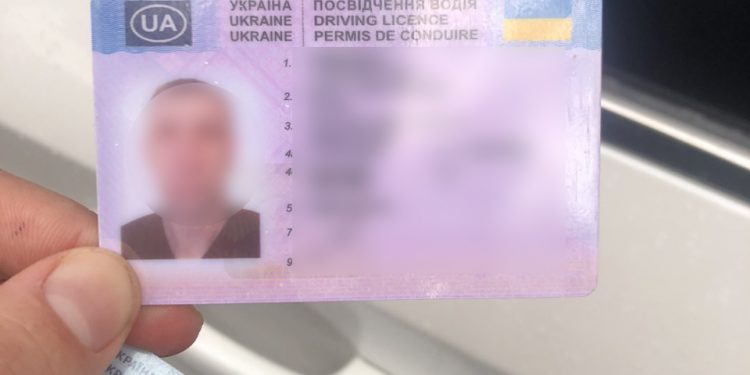 Водія з фальшивими документами виявили в центрі Тернополя