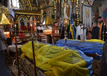 З військовими Назаром Кирилюком і Віталієм Микуляком попрощалися у Чортківській громаді
