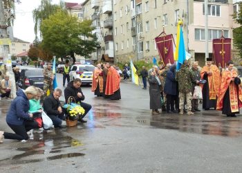 Із двома захисниками України попрощались у Козівській громаді