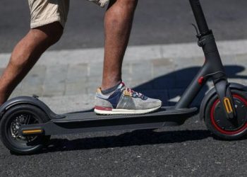 Чоловік на самокаті збив жінку у центрі Тернополя