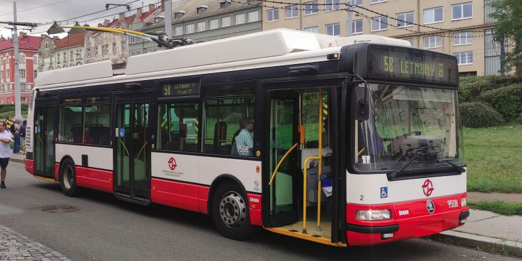 Ще один тролейбус, доступний для людей з інвалідністю, запускають на маршрут у Тернополі