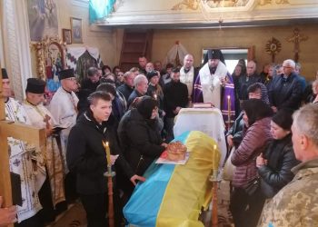 Із воїном Віктором Задунайчуком попрощалися у Монастириській громаді