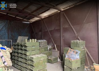 Залишають усе і втікають: як російська армія “подарувала” Україні арсенал боєприпасів
