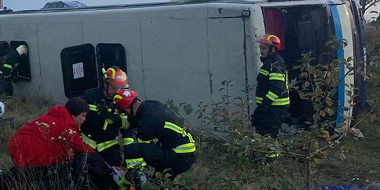 Дев’ятеро людей травмувалося внаслідок перекидання рейсового автобуса