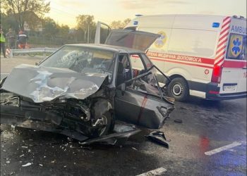 Два автомобілі зіткнулися у селі біля Тернополя