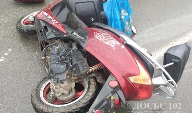 Водійка скутера потрапила в аварію на Кременеччину