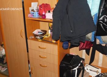 Злодій вкрав гаманець з чужої оселі у Тернополі