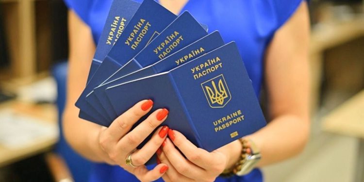 Зросте вартість термінового оформлення внутрішнього та закордонного паспортів