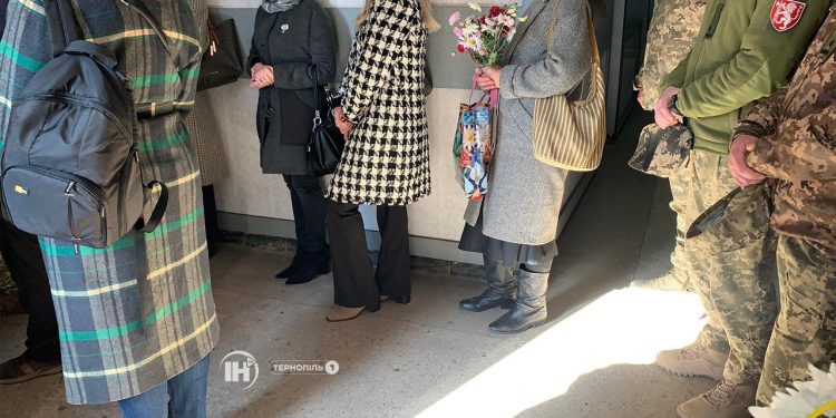 Із воїном Олександром Слугоцьким прощаються сьогодні у Тернополі