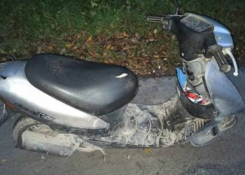 Школярка вкрала сусідський скутер, щоб покатати подругу у Почаєві