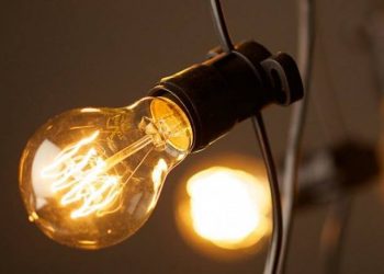 Сьогодні ввечері українців просять обмежити споживання електроенергії