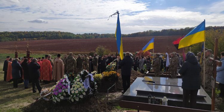 Із героєм Василем Стефанчуком попрощалися у Байковецькій громаді