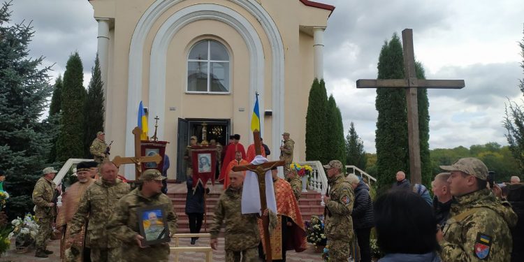 Із героєм Василем Стефанчуком попрощалися у Байковецькій громаді