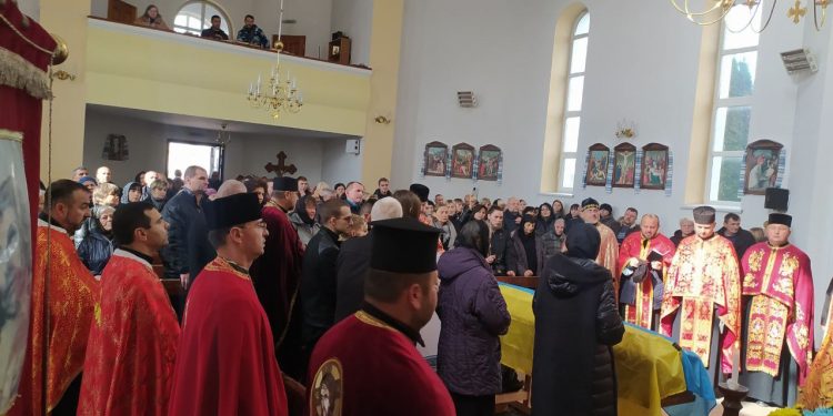 Із героєм Василем Стефанчуком попрощалися у Байковецькій громаді