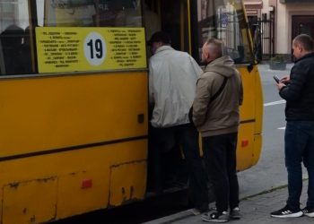 Нові правила для водіїв і пасажирів громадського транспорту діятимуть під час загрози масового ракетного удару в Тернополі
