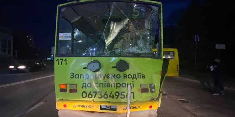 П’ятеро людей травмувалися в аварії неподалік Збаразького кільця