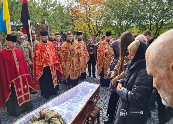 Із героєм Василем Стефанчуком попрощалися у Байковецькій громаді