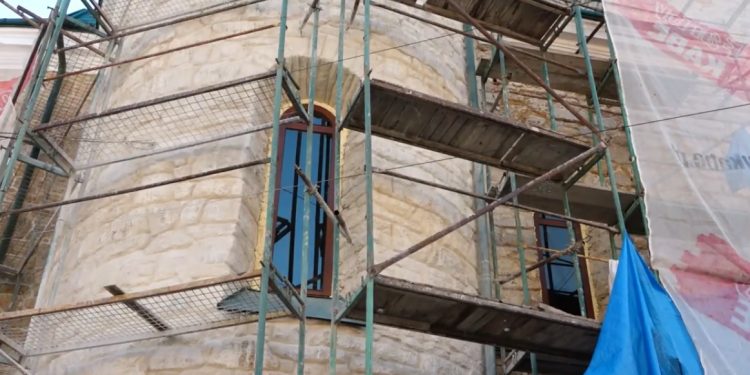 Тернополяни вважають, що нові вікна нищать автентичність церкви Різдва Христового