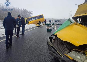 Автомобіль зіткнувся з автобусом у Чорткові (ОНОВЛЕНО)
