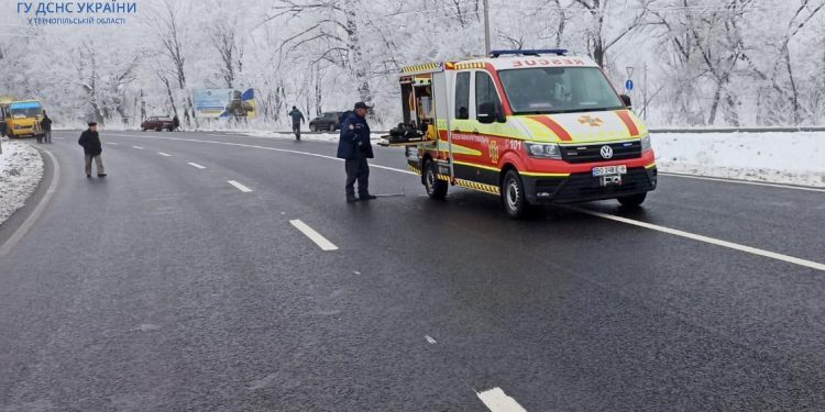 Автомобіль зіткнувся з автобусом у Чорткові (ОНОВЛЕНО)
