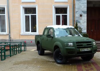 Тернопільські школярі продавали солодощі та придбали авто для ЗСУ