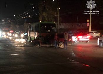 Через дві аварії ускладнений рух на вулицях Тернополя