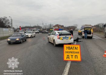 Через ДТП на Текстильній ускладнений рух автівок