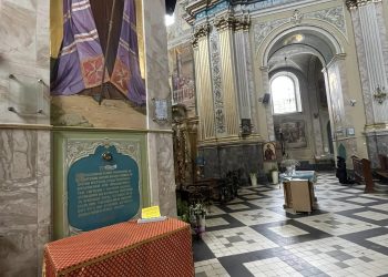 Зарядити мобільні телефони пропонують тернополянам у катедрі