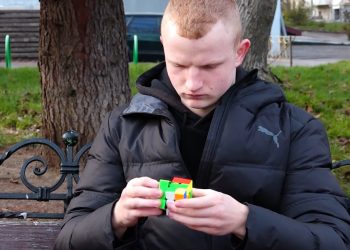 За 8 секунд одинадцятикласник з Тернополя склав кубик Рубіка на чемпіонаті у Швеції