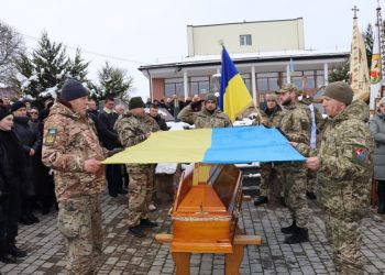 Із 21-річним військовим Назарієм Рудим попрощалися у Байковецькій громаді