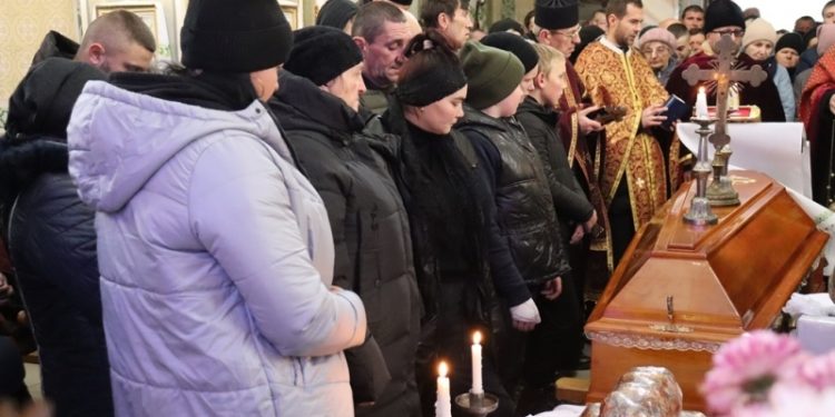 Із 21-річним військовим Назарієм Рудим попрощалися у Байковецькій громаді