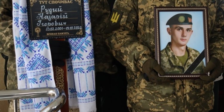 Із 21-річним військовим Назарієм Рудим попрощалися у Байковецькій громаді