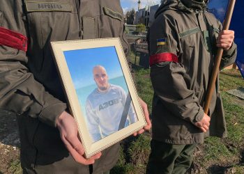 Із бійцем полку “Азов” Павлом Лисобеєм прощаються у Тернополі