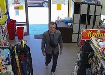 Шукають чоловіка, який обікрав магазин у Тернополі