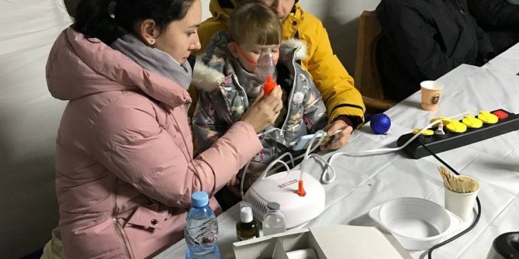 Задля інгаляції привели дівчинку у “пункт незламності” в Тернополі