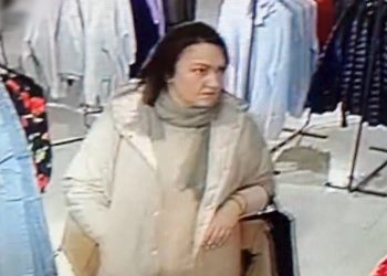 Розшукують жінку, яка обікрала магазин з одягом у Тернополі