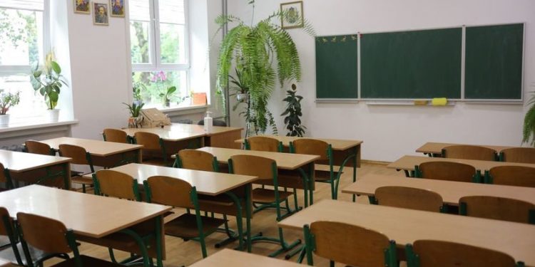 Чому школи Тернополя працюватимуть лише до 16.00