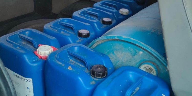 Жителя Чортківщини, який перевозив 700 літрів спирту, виявили правоохоронці