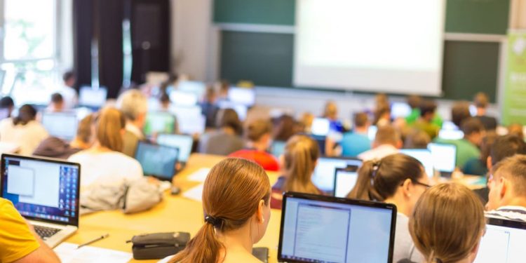 Кого зі студентів переведуть навчатися на бюджет (перелік)